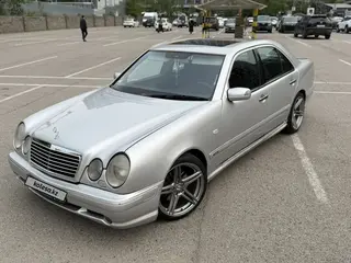 Mercedes-Benz E 320