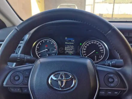 Toyota Camry 2020 года за 14 900 000 тг. в Шымкент – фото 16