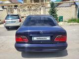 Mercedes-Benz E 230 1997 года за 2 100 000 тг. в Алматы – фото 4