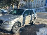 Mercedes-Benz ML 320 1999 годаfor3 300 000 тг. в Шымкент – фото 4