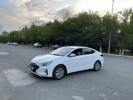 Hyundai Elantra 2019 года за 6 750 000 тг. в Караганда – фото 4