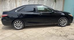 Toyota Camry 2017 года за 8 000 000 тг. в Жанаозен – фото 2