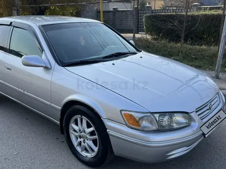 Toyota Camry 2000 года за 3 400 000 тг. в Алматы – фото 6