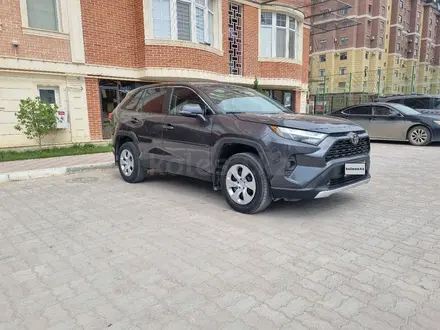 Toyota RAV4 2023 года за 15 300 000 тг. в Актау – фото 2