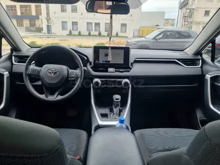 Toyota RAV4 2023 года за 15 300 000 тг. в Актау – фото 5