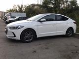 Hyundai Elantra 2018 года за 8 200 000 тг. в Караганда – фото 2