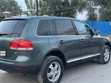 Volkswagen Touareg 2006 года за 5 000 000 тг. в Алматы – фото 4