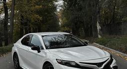 Toyota Camry 2021 года за 15 000 000 тг. в Алматы