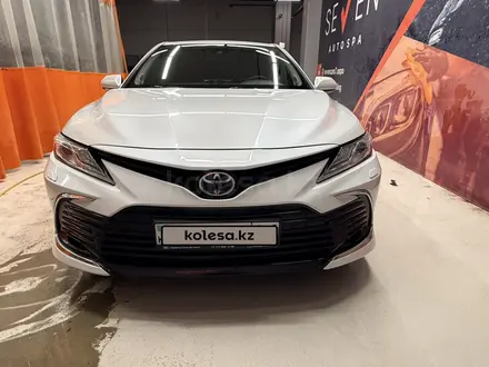 Toyota Camry 2021 года за 15 900 000 тг. в Астана
