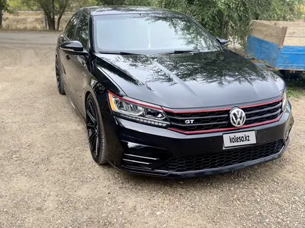 Volkswagen Passat 2018 года за 3 500 000 тг. в Уральск – фото 17