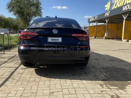 Volkswagen Passat 2018 года за 3 500 000 тг. в Уральск – фото 8