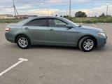 Toyota Camry 2011 года за 6 500 000 тг. в Уральск – фото 2
