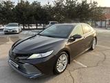 Toyota Camry 2019 года за 12 900 000 тг. в Алматы – фото 2