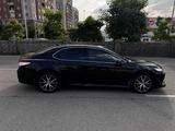 Toyota Camry 2021 года за 17 200 000 тг. в Алматы – фото 4