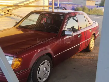 Mercedes-Benz E 200 1993 года за 1 600 000 тг. в Актобе – фото 2