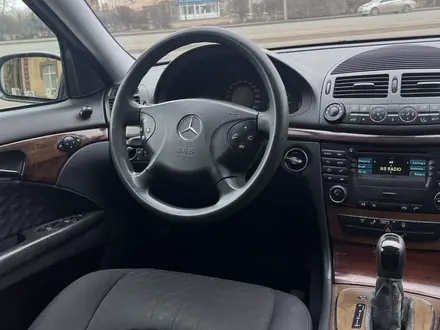 Mercedes-Benz E 240 2002 года за 4 450 000 тг. в Уральск – фото 9