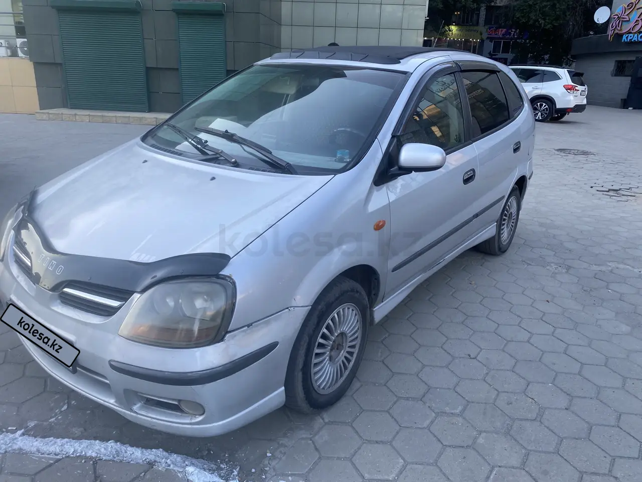 Nissan Tino, 2001