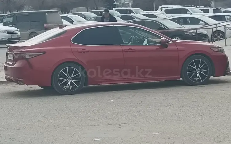 Toyota Camry 2021 года за 13 000 000 тг. в Жанаозен