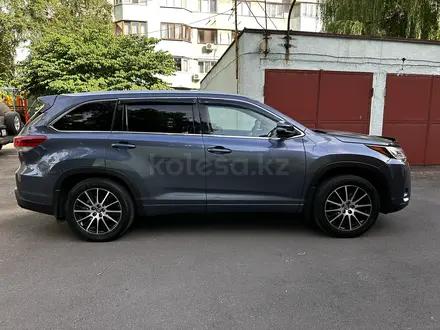 Toyota Highlander 2017 года за 19 200 000 тг. в Алматы – фото 3
