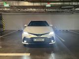 Toyota Camry 2021 года за 23 000 000 тг. в Алматы – фото 3