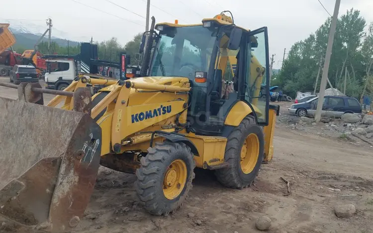 Komatsu  WB93R-5 2011 года за 19 000 000 тг. в Алматы
