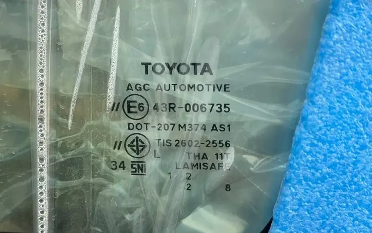 Новое Оригинальное Стекло лобовое Hilux 2015- ... за 140 000 тг. в Алматы