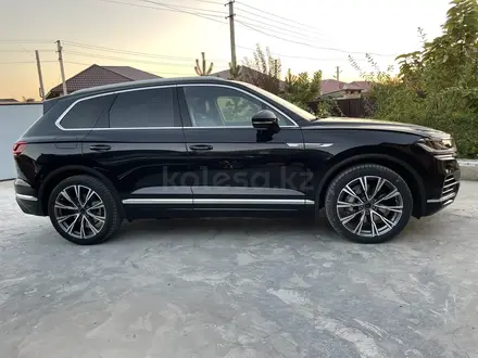 Volkswagen Touareg 2019 года за 36 000 000 тг. в Алматы – фото 2