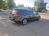 Kia Carnival 2016 года за 9 500 000 тг. в Алматы – фото 2