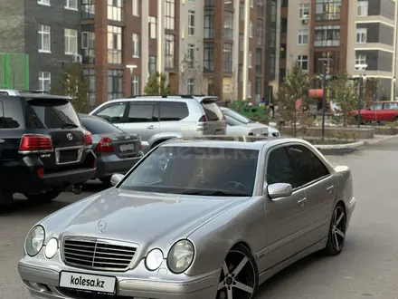 Mercedes-Benz E 320 2001 года за 5 300 000 тг. в Караганда – фото 2