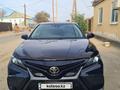 Toyota Camry 2021 года за 14 200 000 тг. в Атырау – фото 2