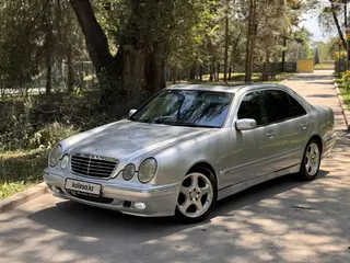 Mercedes-Benz E 320
