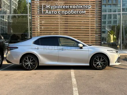 Toyota Camry Prestige 2023 года за 13 550 000 тг. в Астана – фото 17