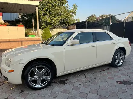 Chrysler 300C 2005 года за 4 700 000 тг. в Алматы – фото 3