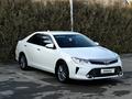 Toyota Camry 2017 года за 12 900 000 тг. в Актобе – фото 9