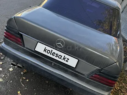 Mercedes-Benz E 220 1992 года за 1 500 000 тг. в Астана – фото 4