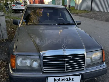 Mercedes-Benz E 220 1992 года за 1 500 000 тг. в Астана