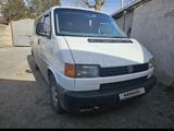 Volkswagen Caravelle 1994 года за 3 700 000 тг. в Астана