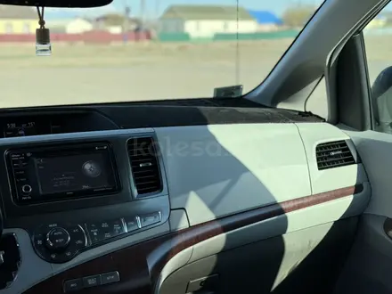 Toyota Sienna 2013 года за 9 000 000 тг. в Атырау – фото 15