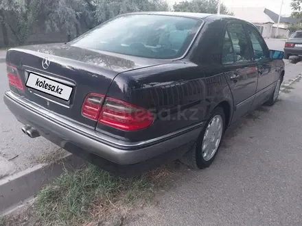 Mercedes-Benz E 230 1997 года за 3 200 000 тг. в Шымкент – фото 4