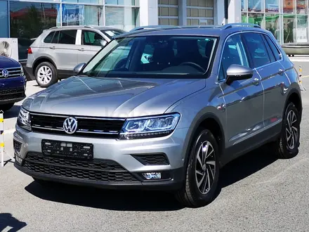 Volkswagen Tiguan 2018 года за 13 000 000 тг. в Атырау