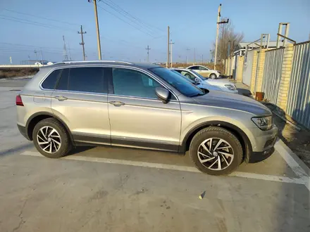 Volkswagen Tiguan 2018 года за 13 000 000 тг. в Атырау – фото 3