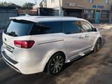 Kia Carnival 2017 года за 10 900 000 тг. в Алматы – фото 4