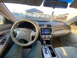 Toyota Camry 2006 года за 4 500 000 тг. в Атырау – фото 3