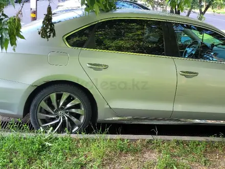 Volkswagen Passat 2012 года за 3 500 000 тг. в Алматы – фото 3