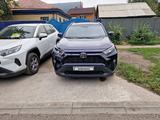 Toyota RAV4 2021 года за 16 500 000 тг. в Семей