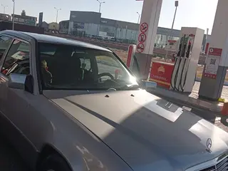 Mercedes-Benz E 230