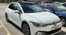 Volkswagen Golf 2024 года за 13 300 000 тг. в Астана