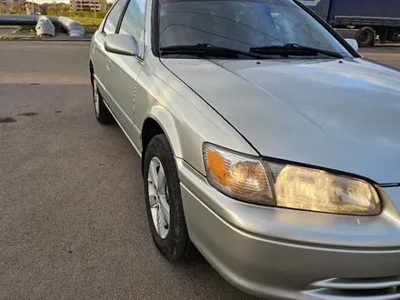 Toyota Camry 2000 года за 4 600 000 тг. в Петропавловск – фото 3
