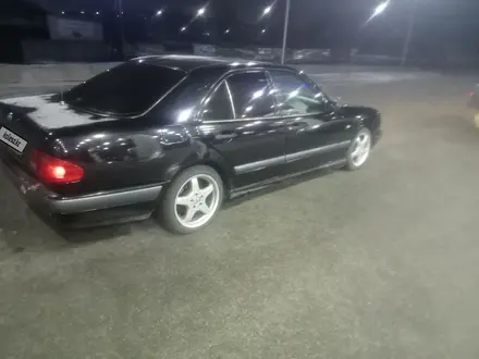 Mercedes-Benz E 230 1995 года за 2 200 000 тг. в Талдыкорган – фото 3