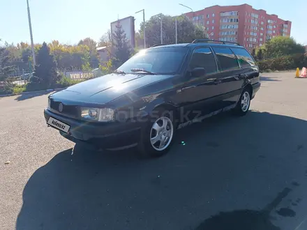 Volkswagen Passat 1993 года за 2 500 000 тг. в Астана